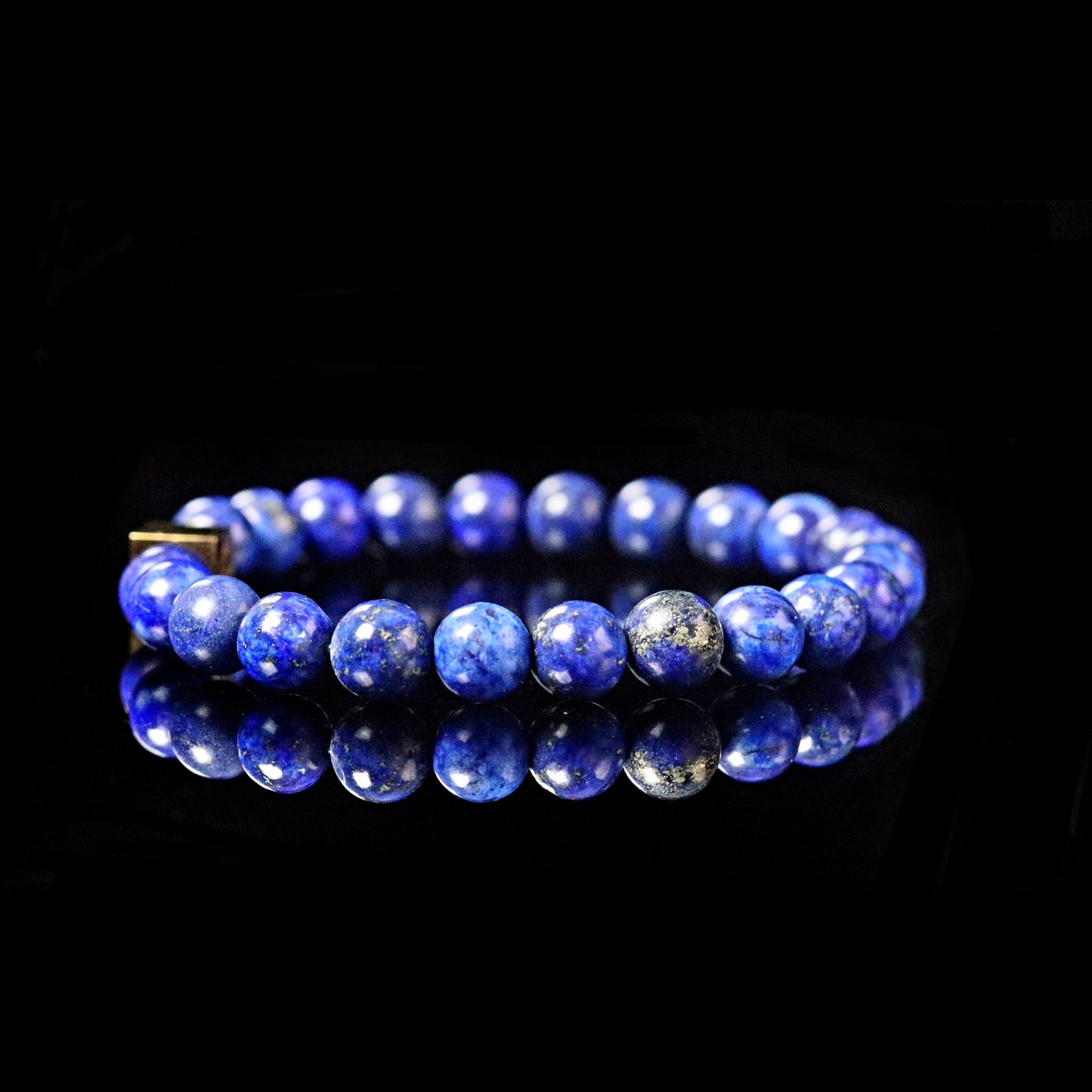 Lapis Lazuli 8mm bracelet side view with gold accents and reflection